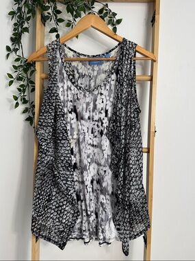 Simply Vera Wang B&W Double-Layered Mixed Media Floral Patterned Top Size M